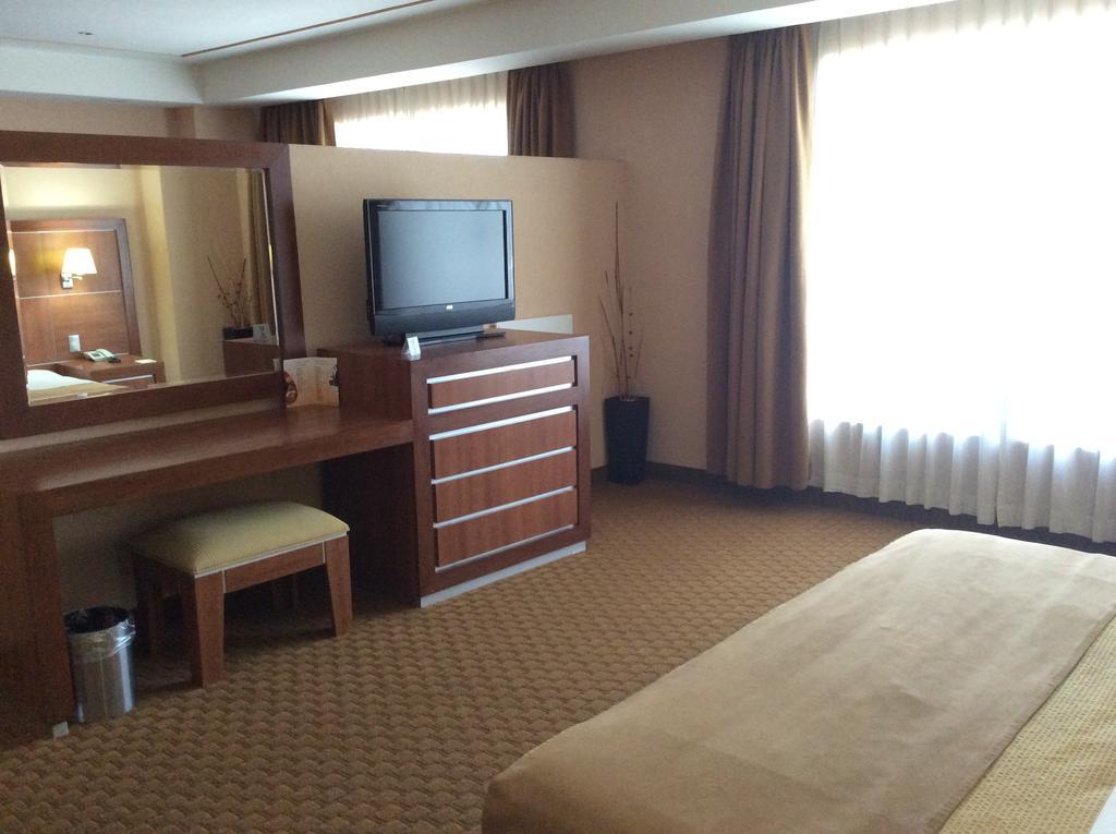 Hotel Soleil Business Class Celaya ภายนอก รูปภาพ