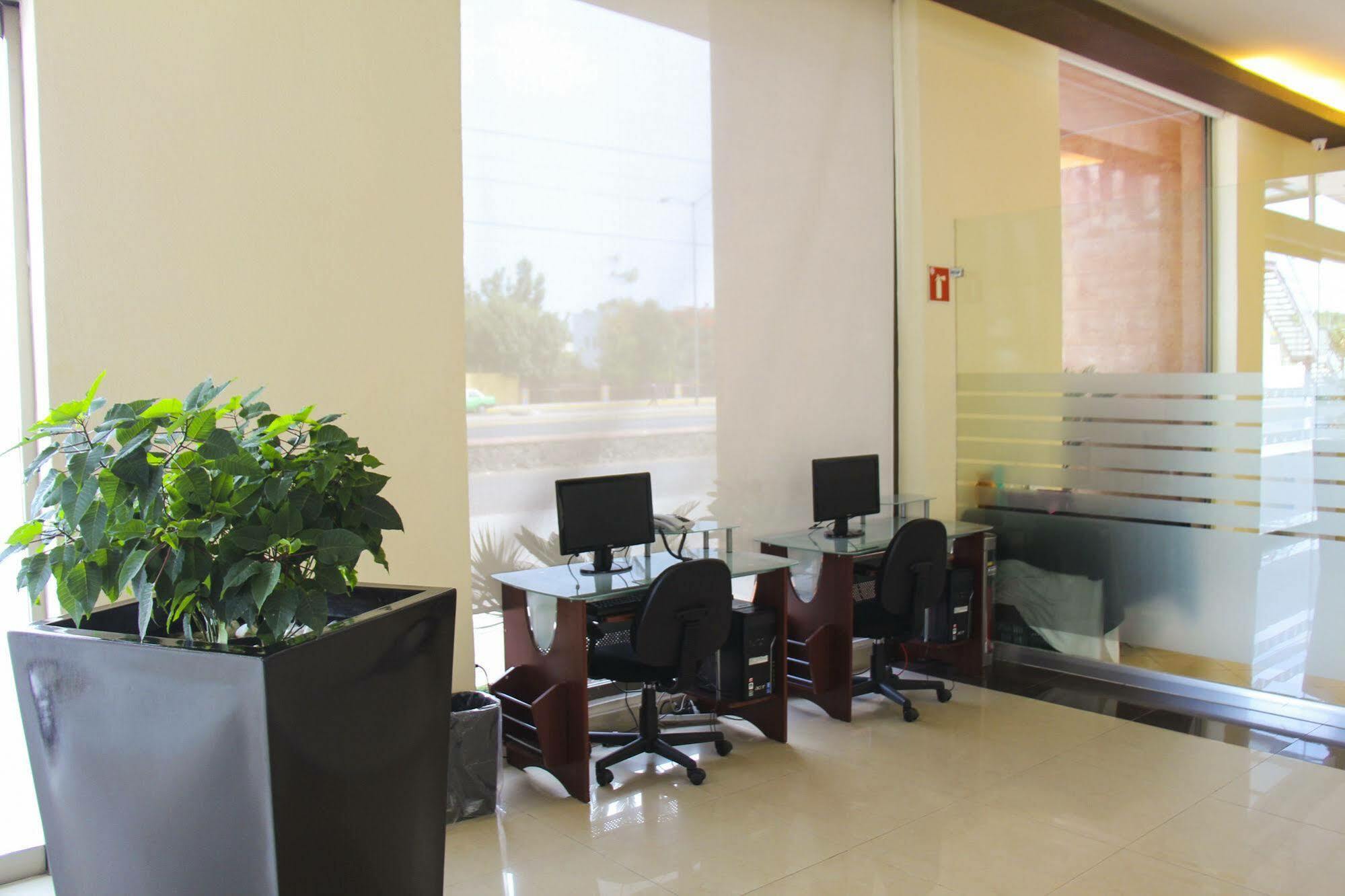 Hotel Soleil Business Class Celaya ภายนอก รูปภาพ